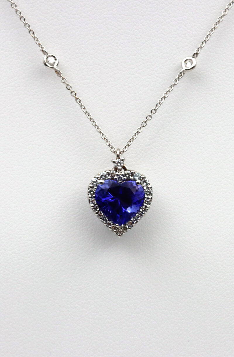 Ciondolo Cuore Oro Bianco Diamanti e Tanzanite Kt. 2,38 - immagine 5