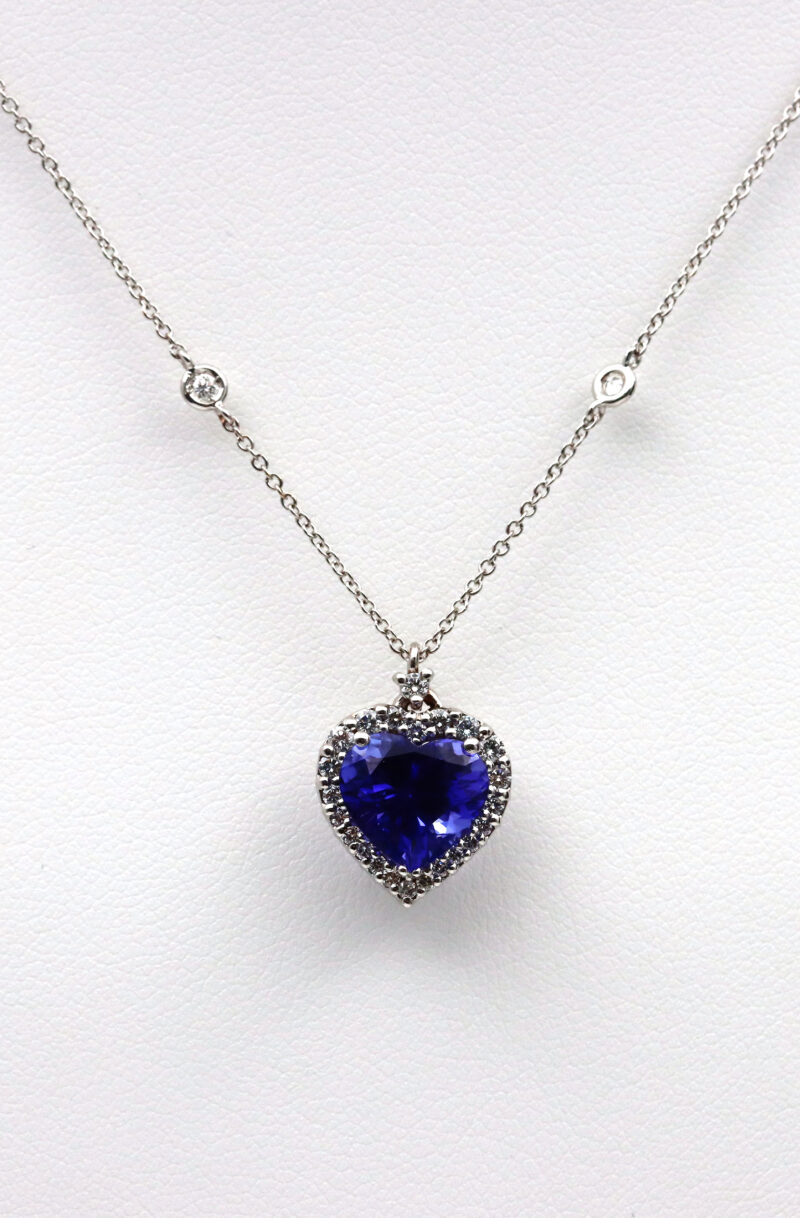 Ciondolo Cuore Oro Bianco Diamanti e Tanzanite Kt. 2,38 - immagine 7