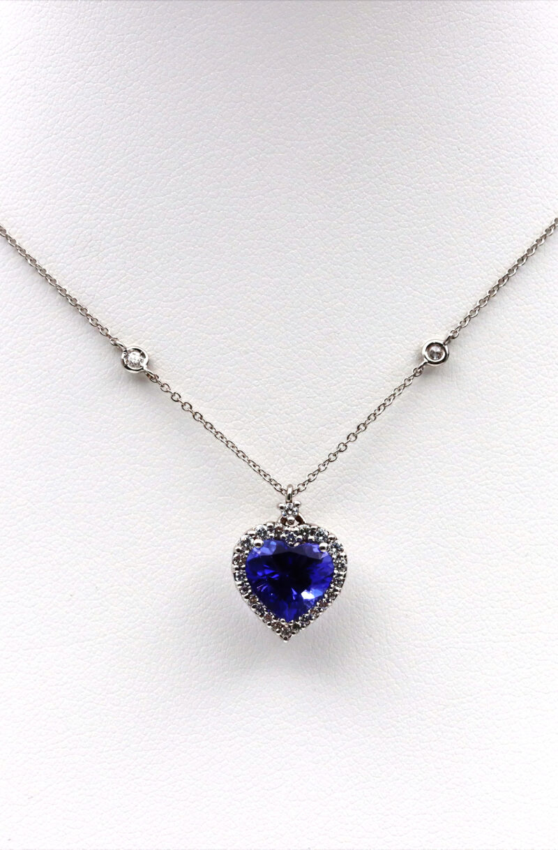 Ciondolo Cuore Oro Bianco Diamanti e Tanzanite Kt. 2,38 - immagine 8