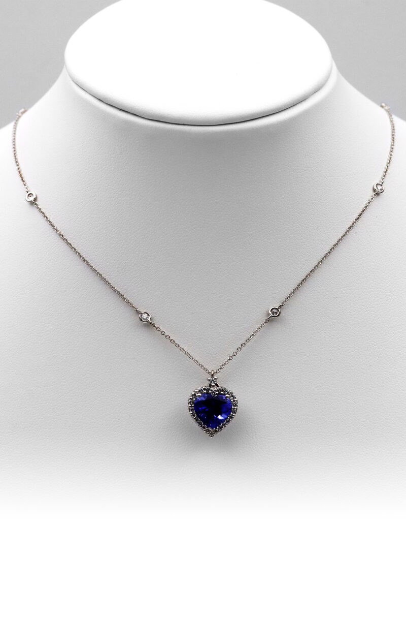 Ciondolo Cuore Oro Bianco Diamanti e Tanzanite Kt. 2,38 - immagine 4