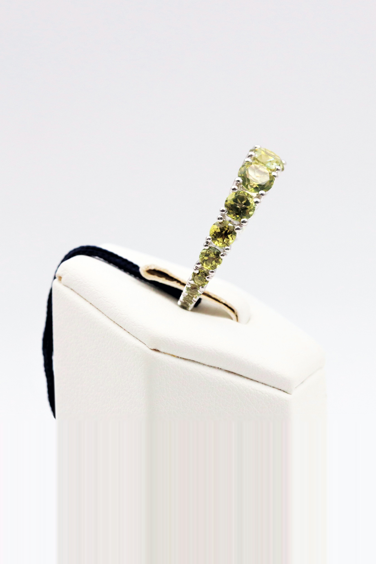 Anello Topazio Kakhi Oro Bianco Kt. 5,17