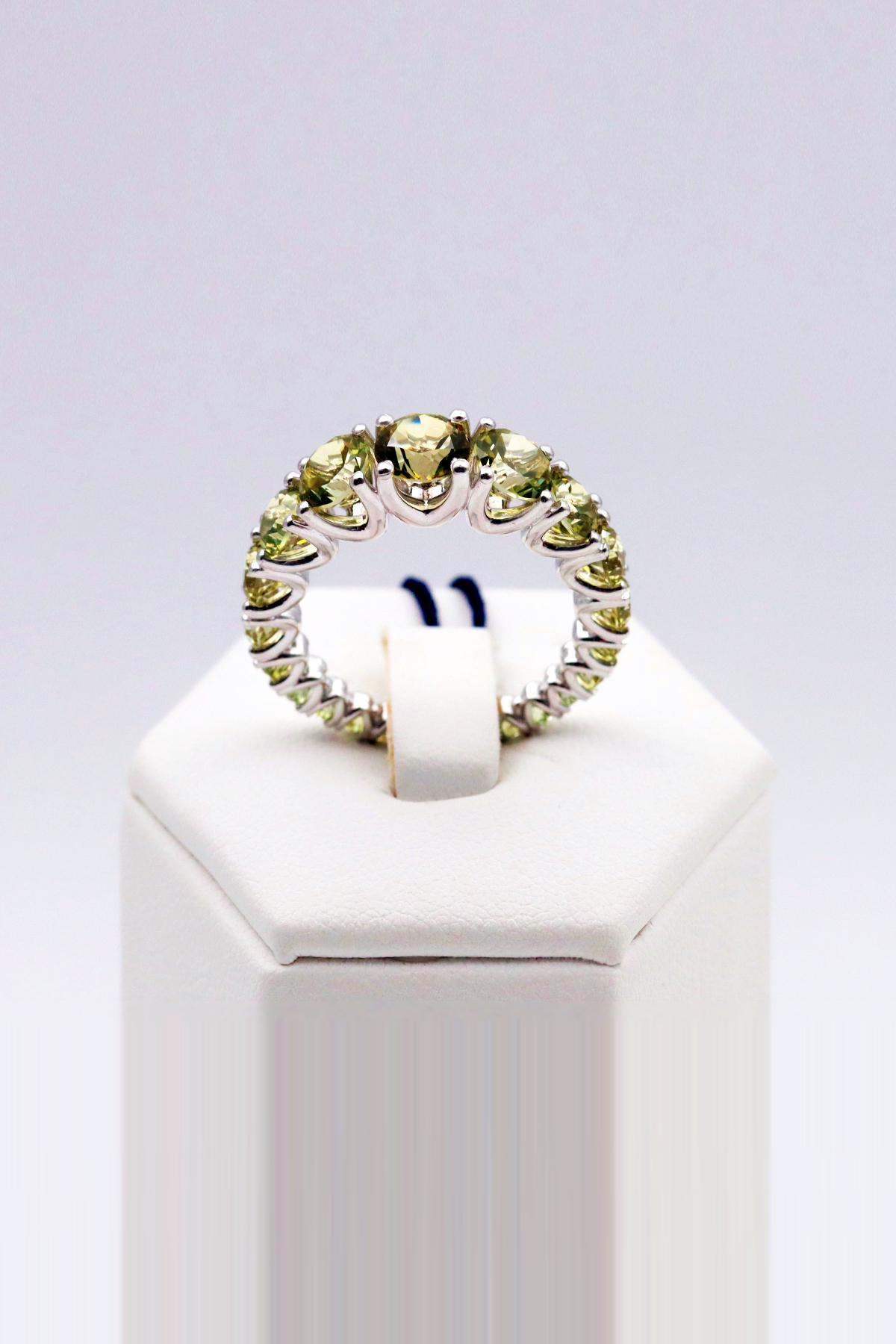 Anello Topazio Kakhi Oro Bianco Kt. 5,17