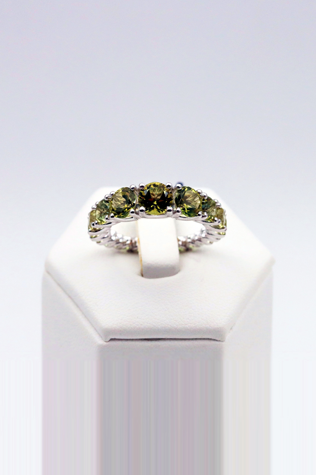 Anello Topazio Kakhi Oro Bianco Kt. 5,17